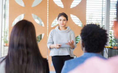 How a Life Coach and Inspirational Speaker Can Help You Thrive